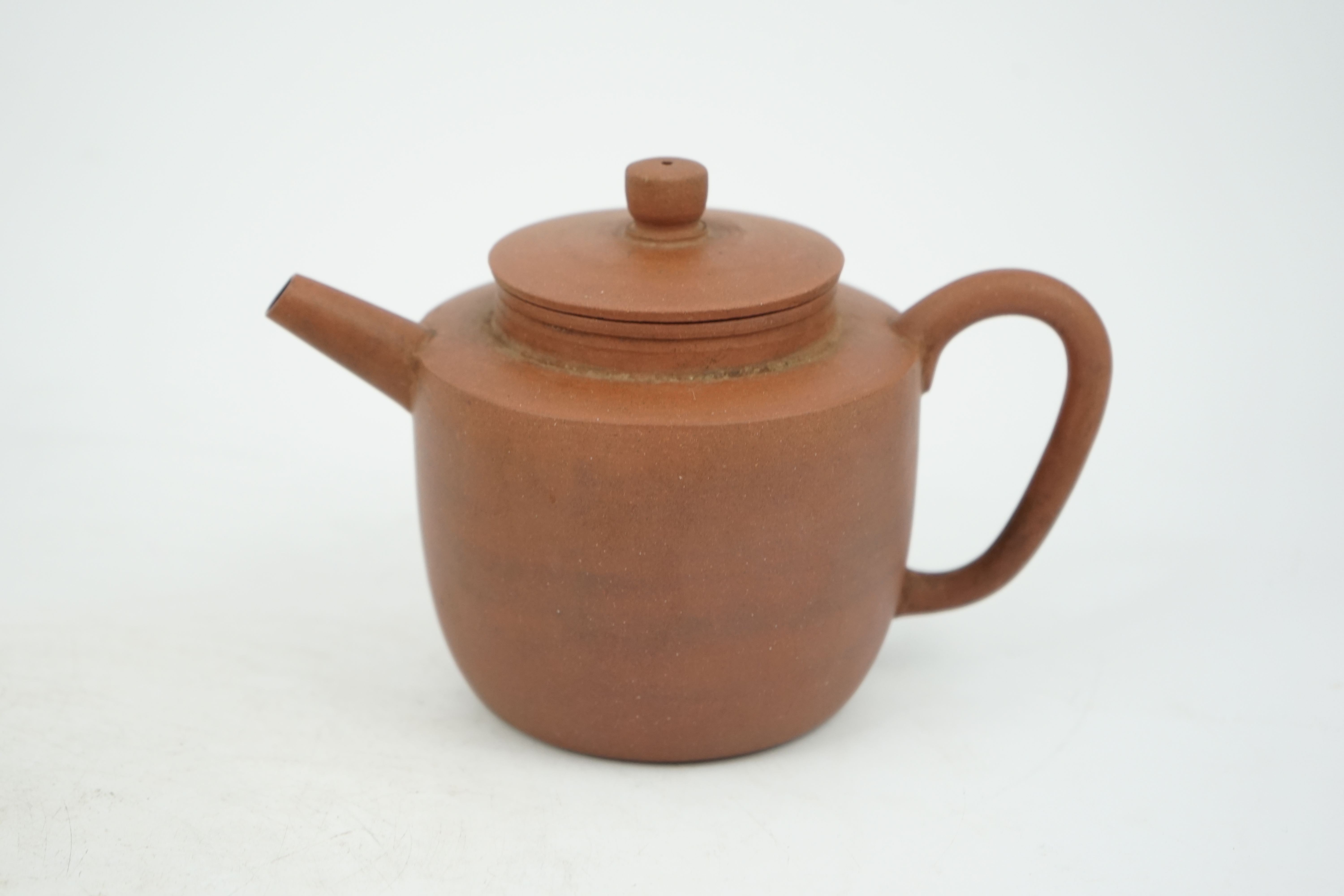 A Chinese Yixing pottery teapot, 18th century